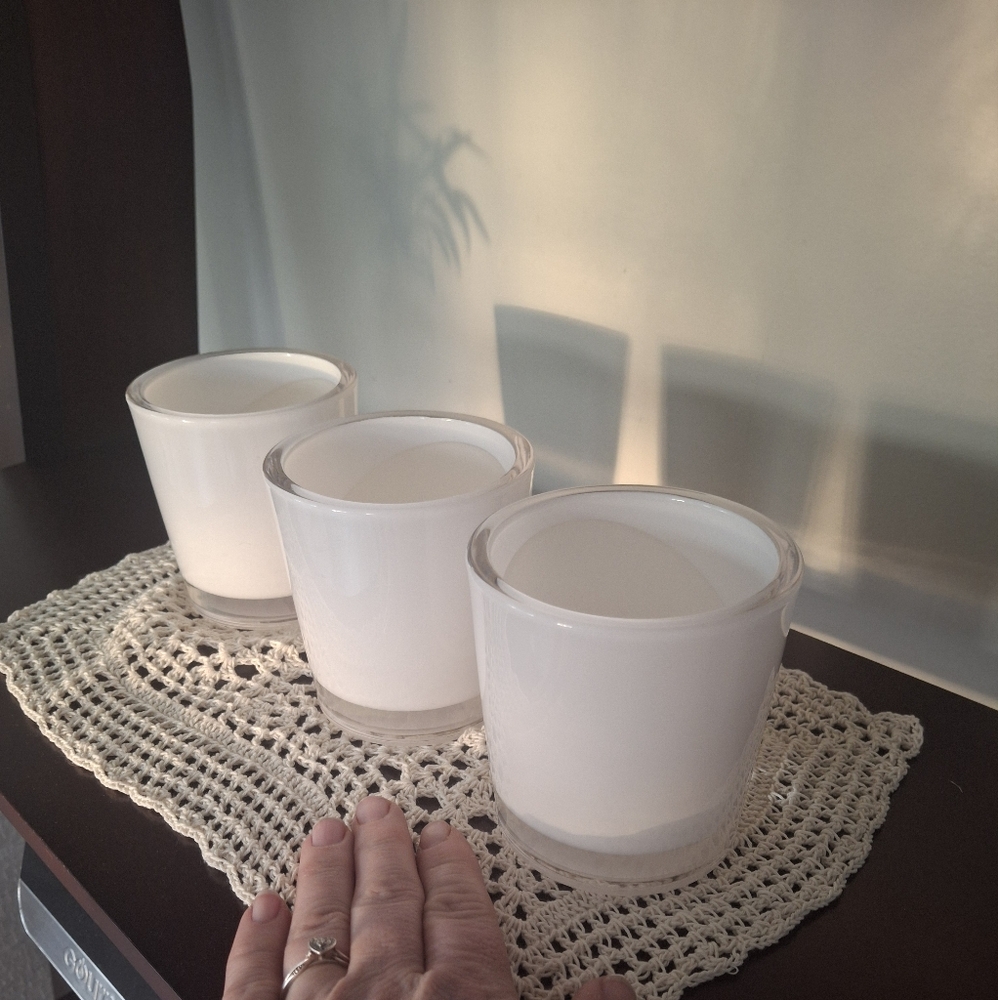 White Notes Candle - Picture 8 of 12